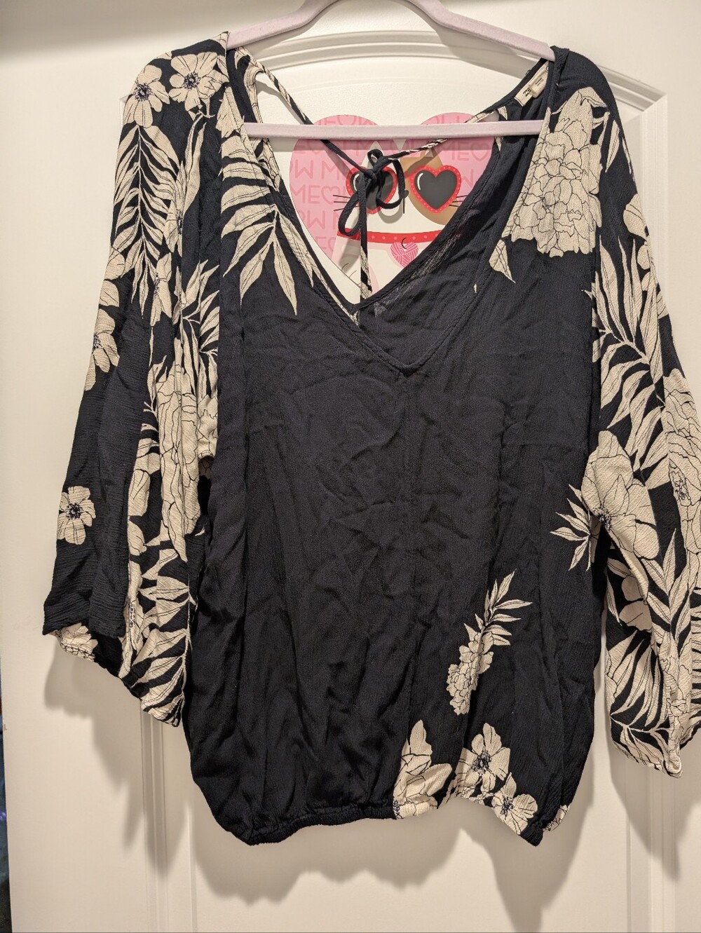 Billabong V-Neck Women's Top — Black & Cream